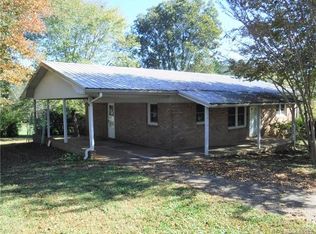 121 W Allen Dr, Mooresboro, NC 28114