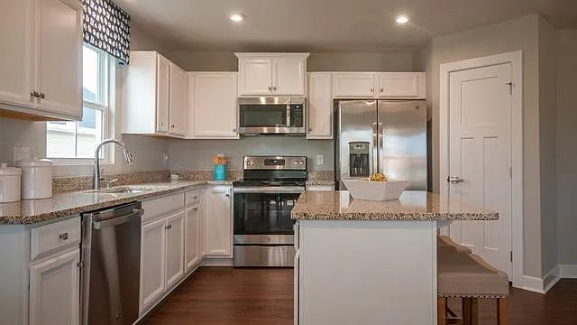 114 Wellwood Way — Photo 3