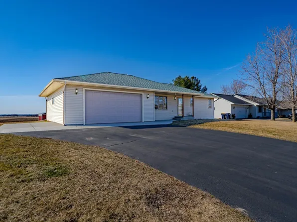 985 Southgate Dr, Ellsworth, WI 54011