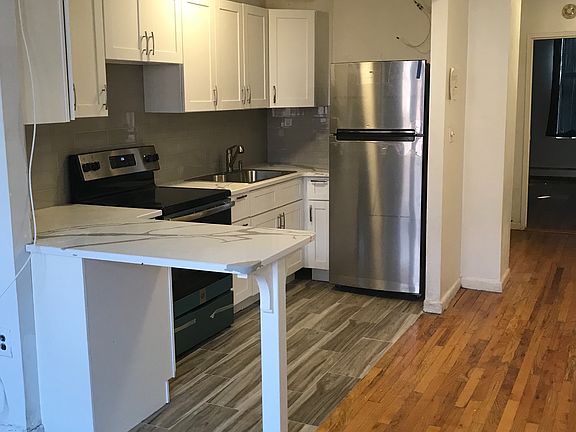 3rd image of 252 W 136th St APT 2