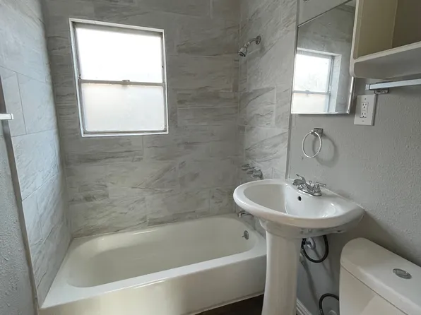 1301 S Hood St #3, Alvin, TX 77511