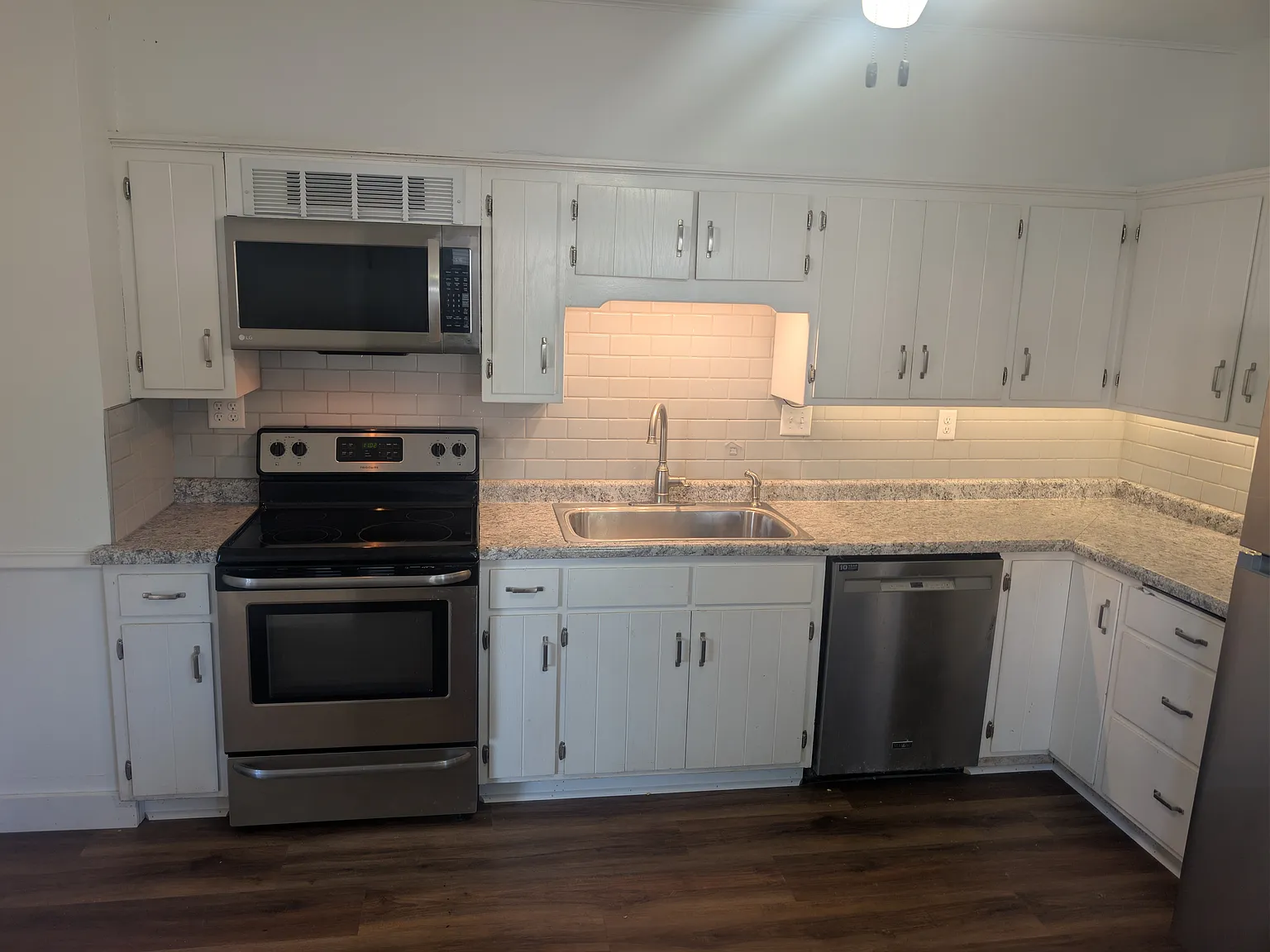 3 bed, 1000 sqft, $1,850 — Photo 2