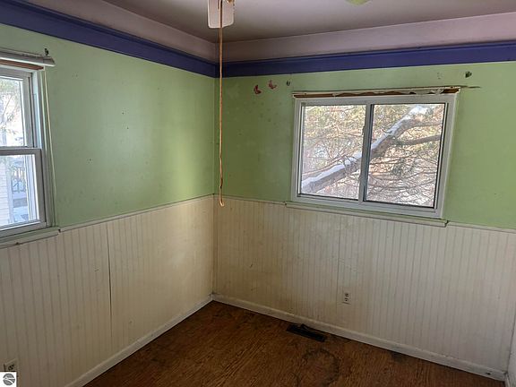 4th image of 206 Williamette Ave