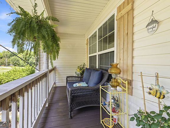 4th image of 121 Windchime Cir