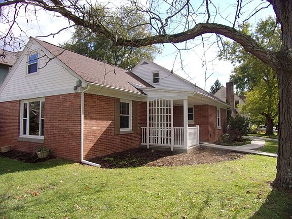 3rd image of 8 Wallace Dr