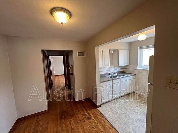 3rd image of 5309 Jamieson Ave #A