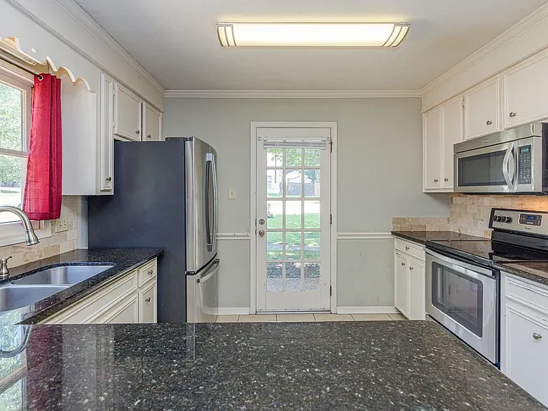 111 Squirrel Hill Dr — Photo 15