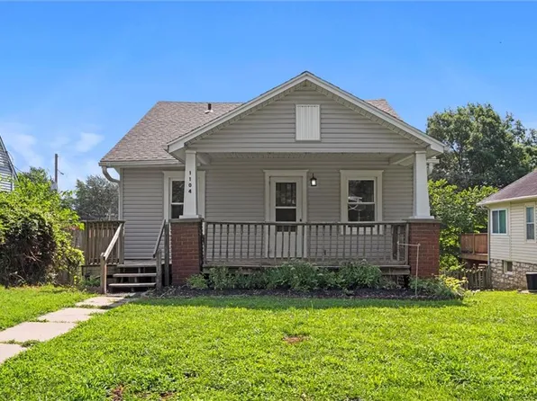 1104 N 13th St, Leavenworth, KS 66048