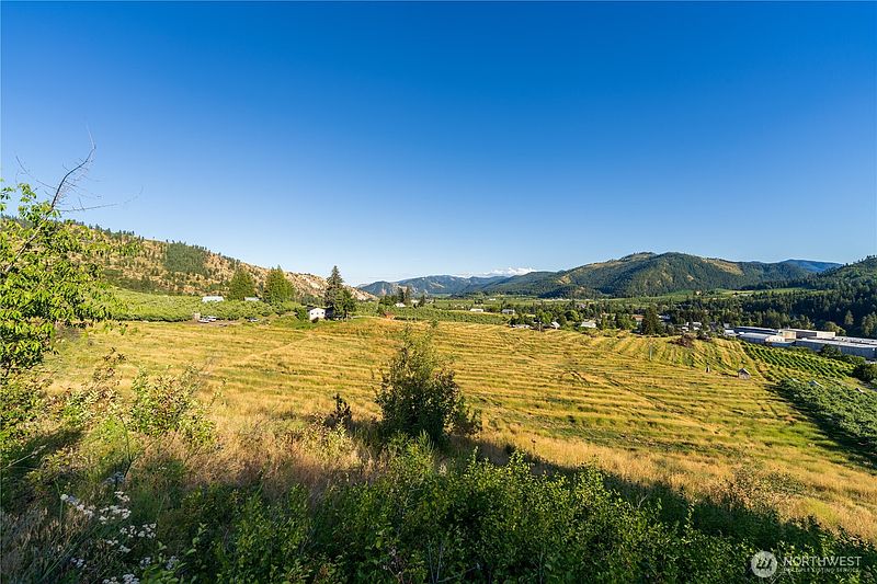 3rd image of 3 Ludwig Hill Rd