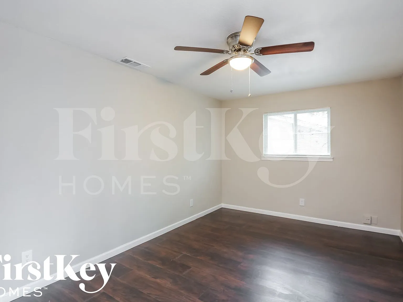 3 bed, 2.0 bath, 1274 sqft, $2,040 — Photo 4