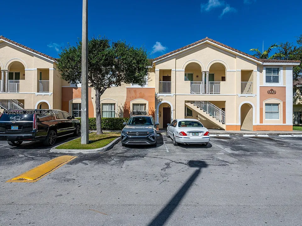 1663 SE 27th Dr #108
