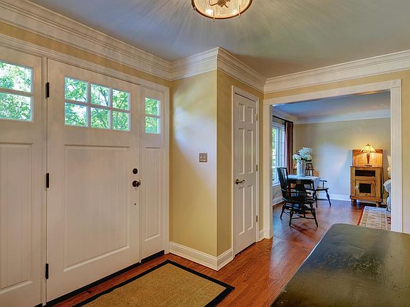 Foyer - custom molding