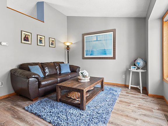 4th image of 15712 Crocus Ave W