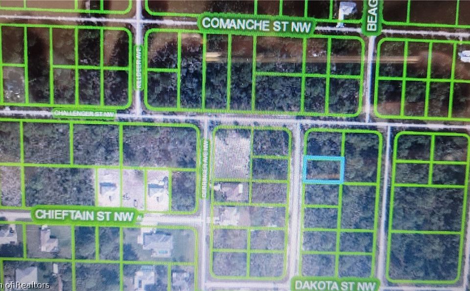 1st image of 322 Clipper Ave NW