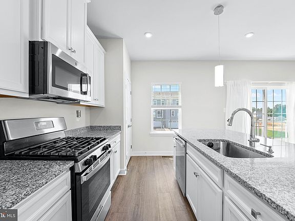 3rd image of 860 New Castle Landing Dr