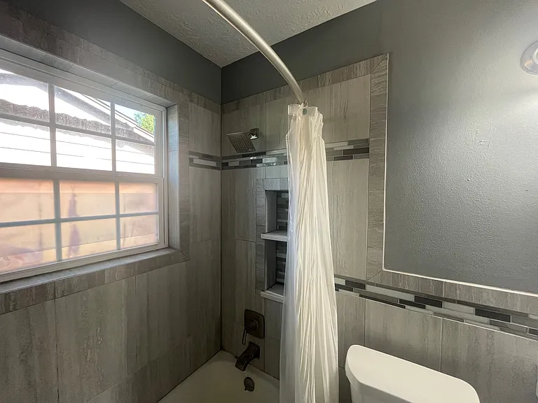 1331 W Hayes St — Photo 20