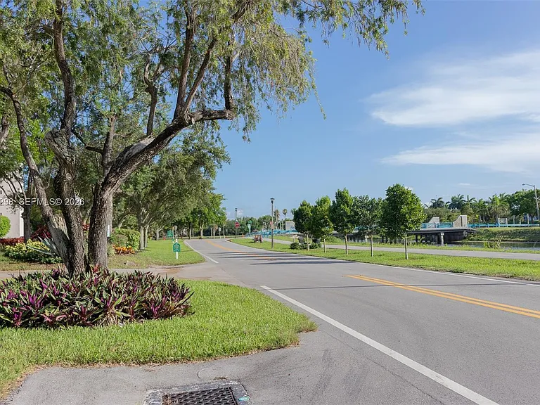 3250 N Palm Aire Dr #202 — Photo 22