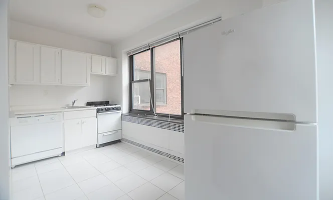 Rented by Manhattan Realty Group | media 22