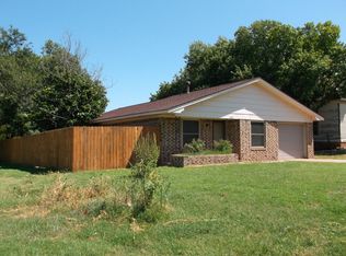 1305 Nowahy Ave, Clinton, OK 73601