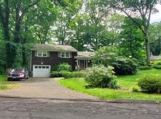 83 Friar Tuck Ln, Stamford, CT 06907