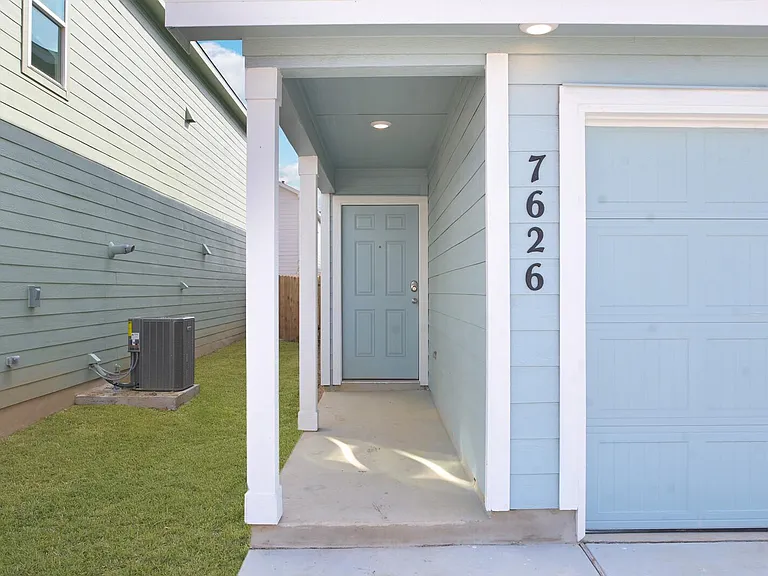 7626 Chancery Gate — Photo 2