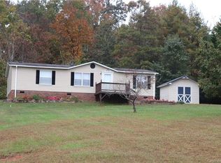 2125 Hunterwood Dr, Hickory, NC 28601