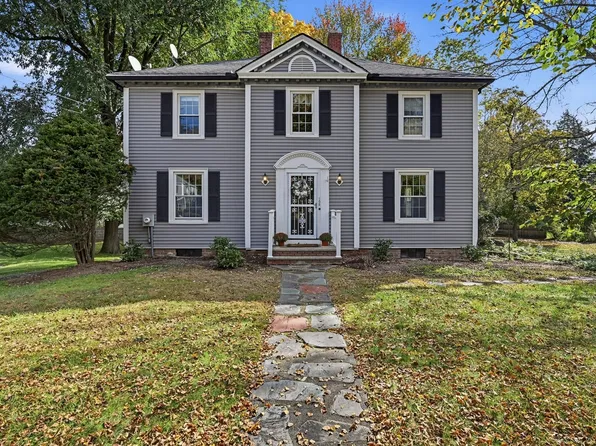 105 Longview Dr, Longmeadow, MA 01106