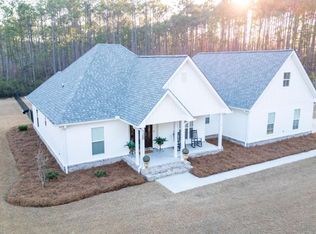 128 Magnolia Dr, Baxley, GA 31513