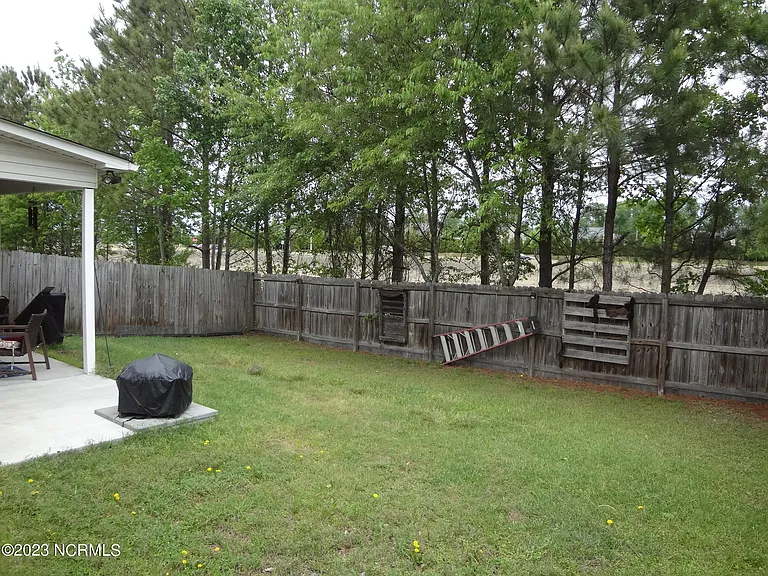 205 S Pointe Dr #B — Photo 4