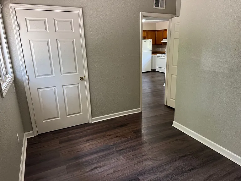 Creekside Apts-MDM — Photo 11