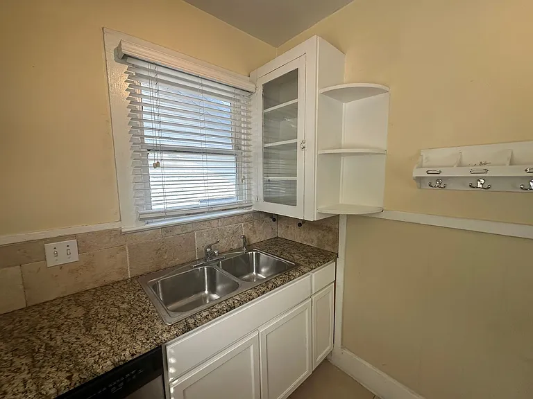 1803 Nueces St — Photo 21