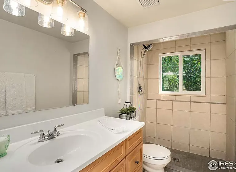 1304 Constitution Ave — Photo 14
