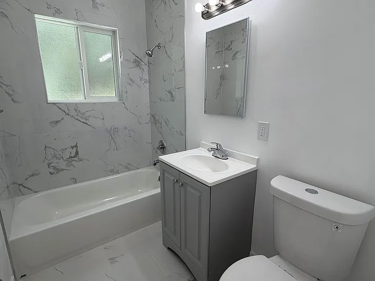241 S Westlake Ave — Photo 14