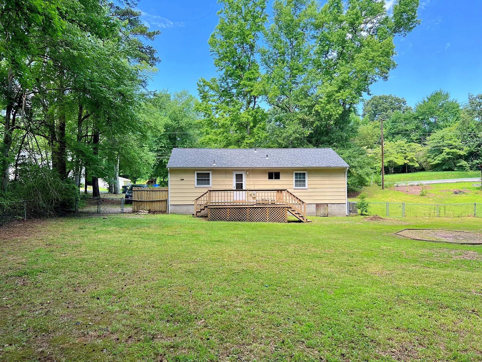 3 bed, 1008 sqft, $1,895 — Photo 4