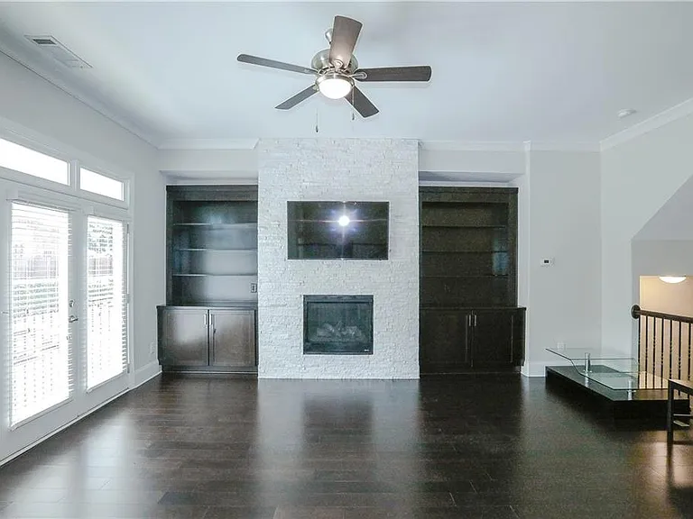 1920 Townsend Ct — Photo 8