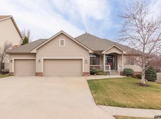 17818 Washington Cir, Omaha, NE 68135