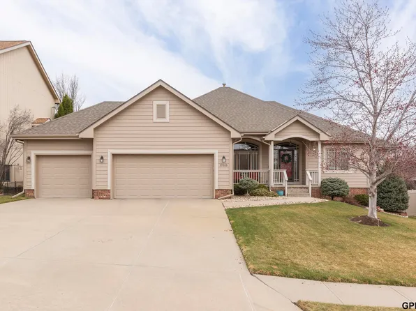 17818 Washington Cir, Omaha, NE 68135