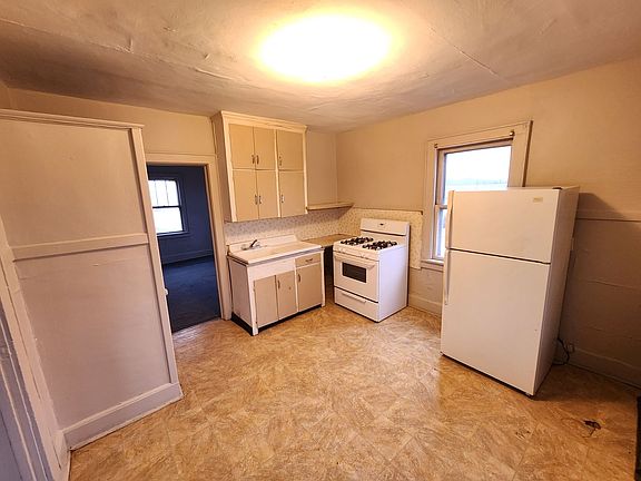 3rd image of 1208 13th St #6