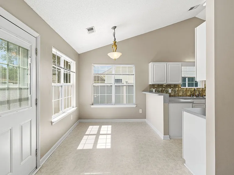 4681 Southgate Pkwy — Photo 9