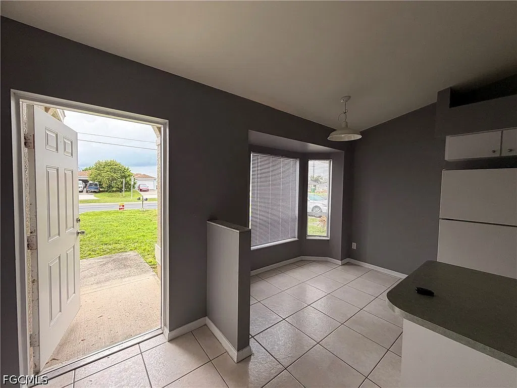 3 bed, 2.0 bath, 1139 sqft, $1,600 — Photo 2