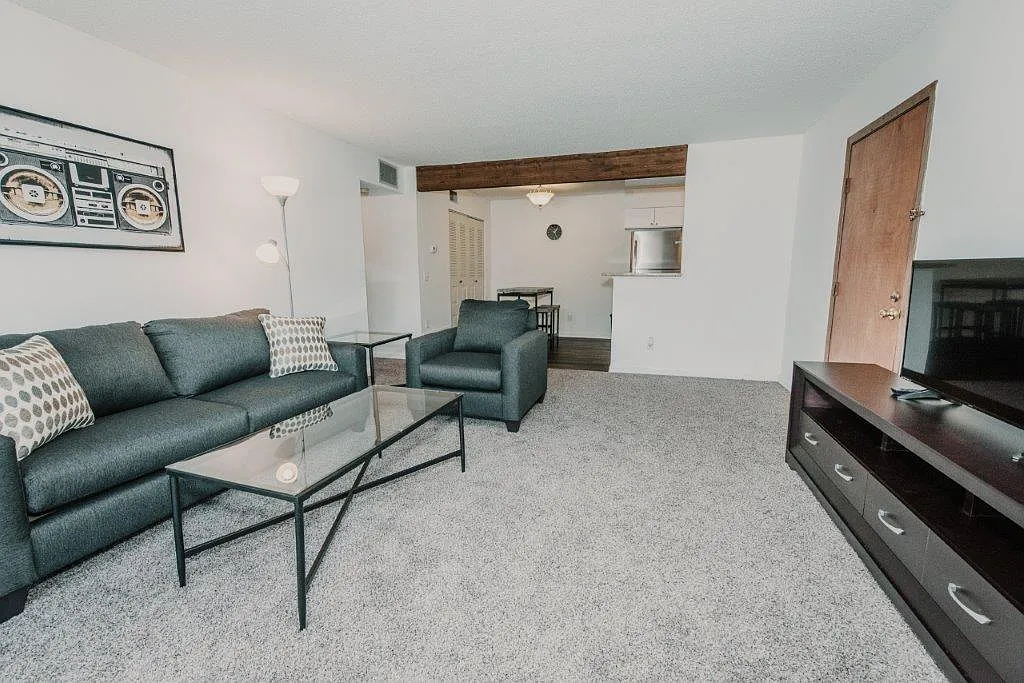1 bed, 812 sqft, $1,450 — Photo 3