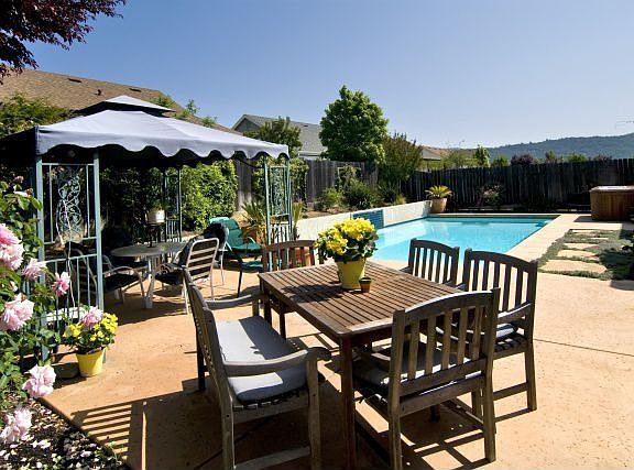 GREAT PLACE TO ENTERTAIN
