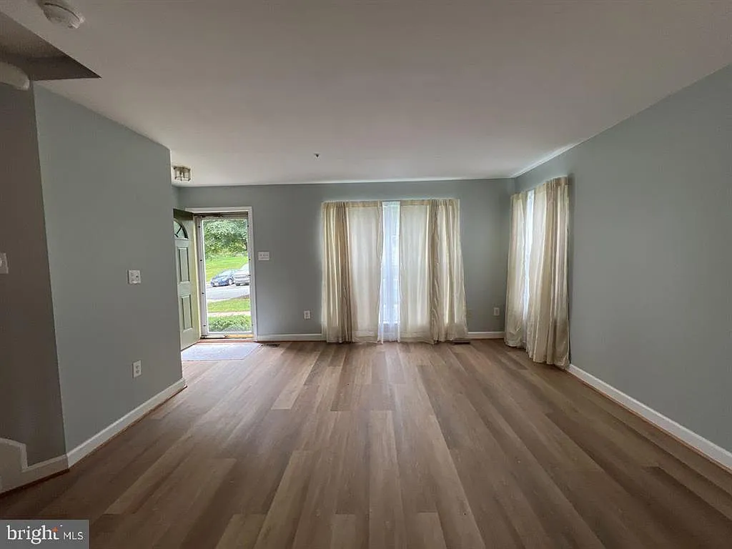 6402 View Point — Photo 2