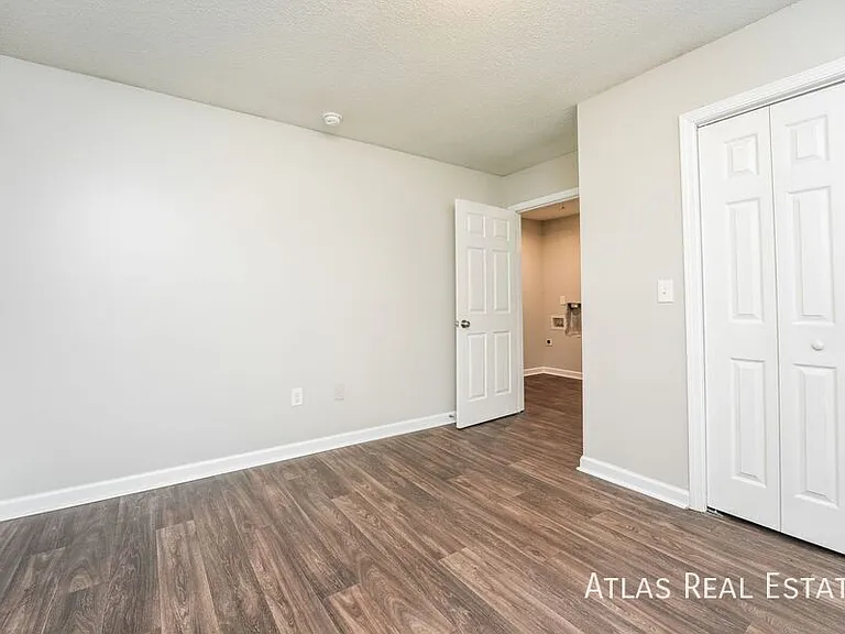 Lexington Heights — Photo 33