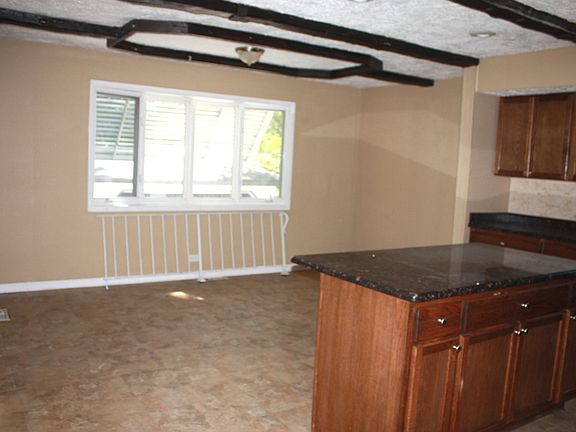 3rd image of 15640 Avalon Ave
