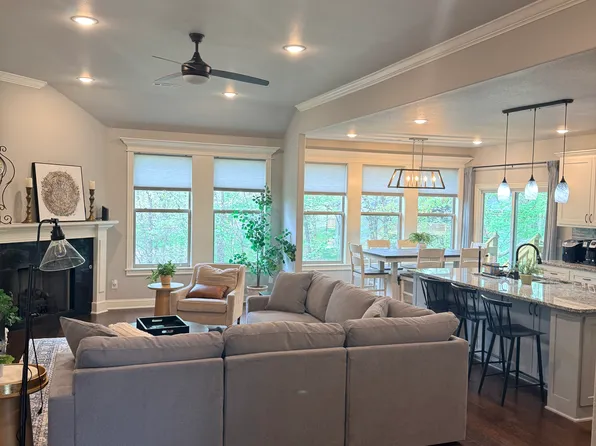 24 Brittany Ln, Bella Vista, AR 72714