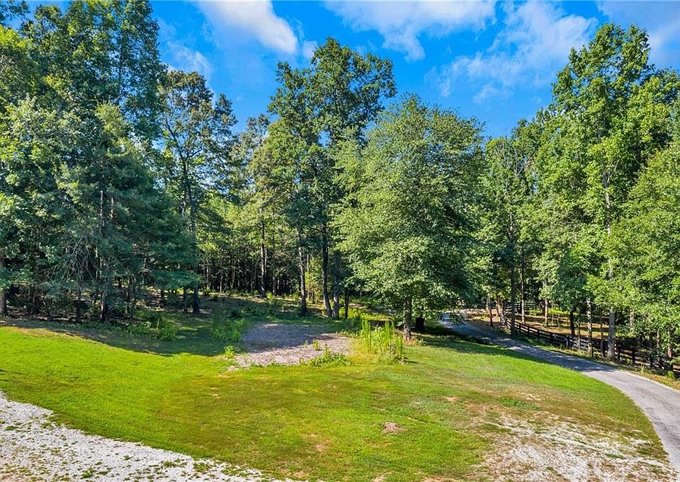 1st image of 233 Crooked Creek Trl