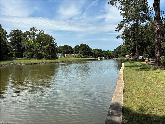 4th image of 516 Elizabeth Lake Dr