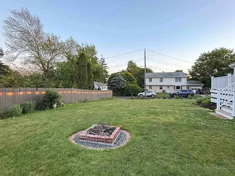 51 Pleasant St — Photo 32