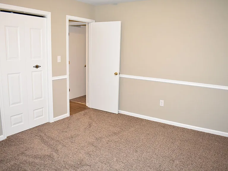 5405 Lee White Ln — Photo 17